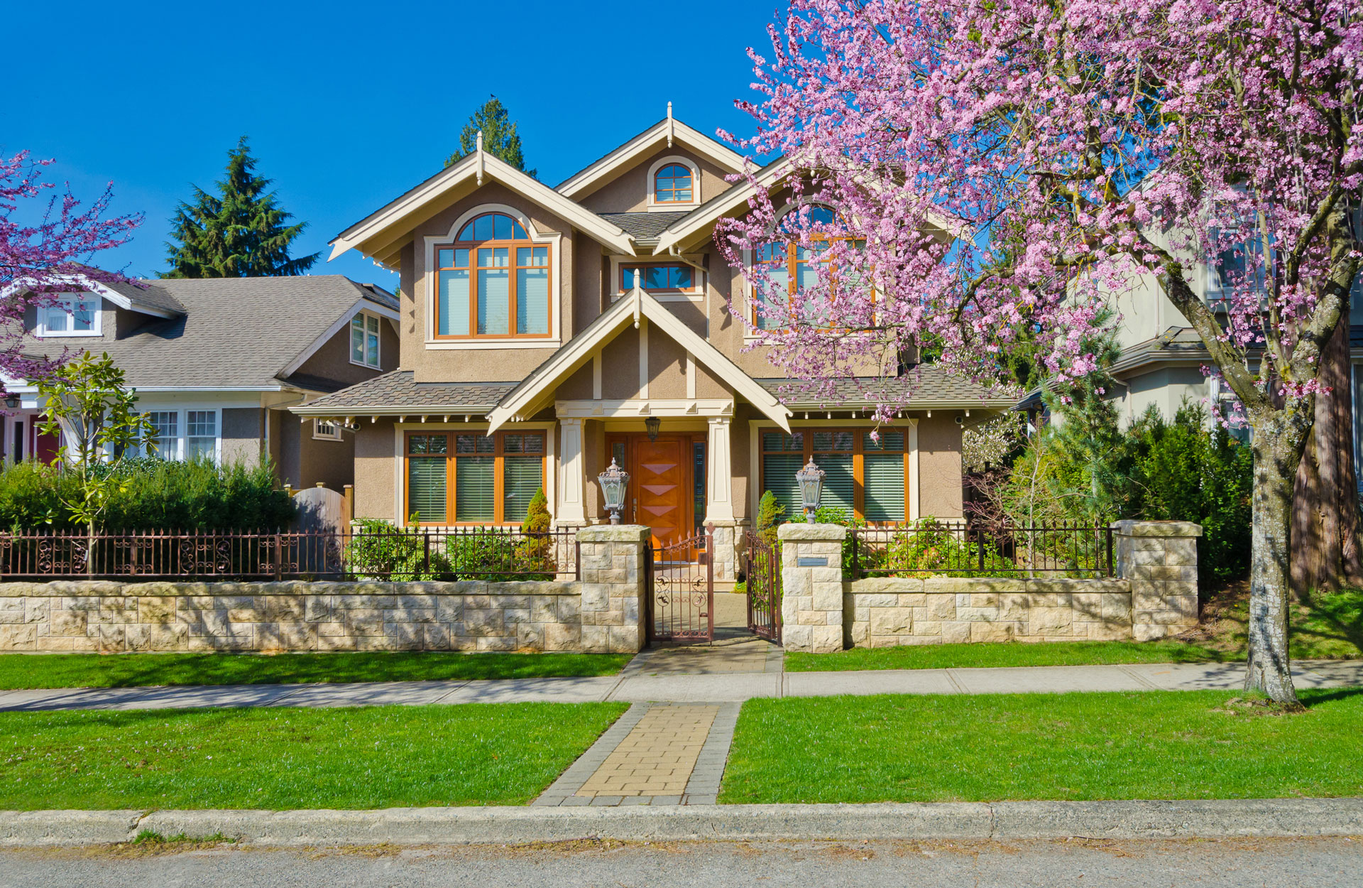 springtime-home-exterior
