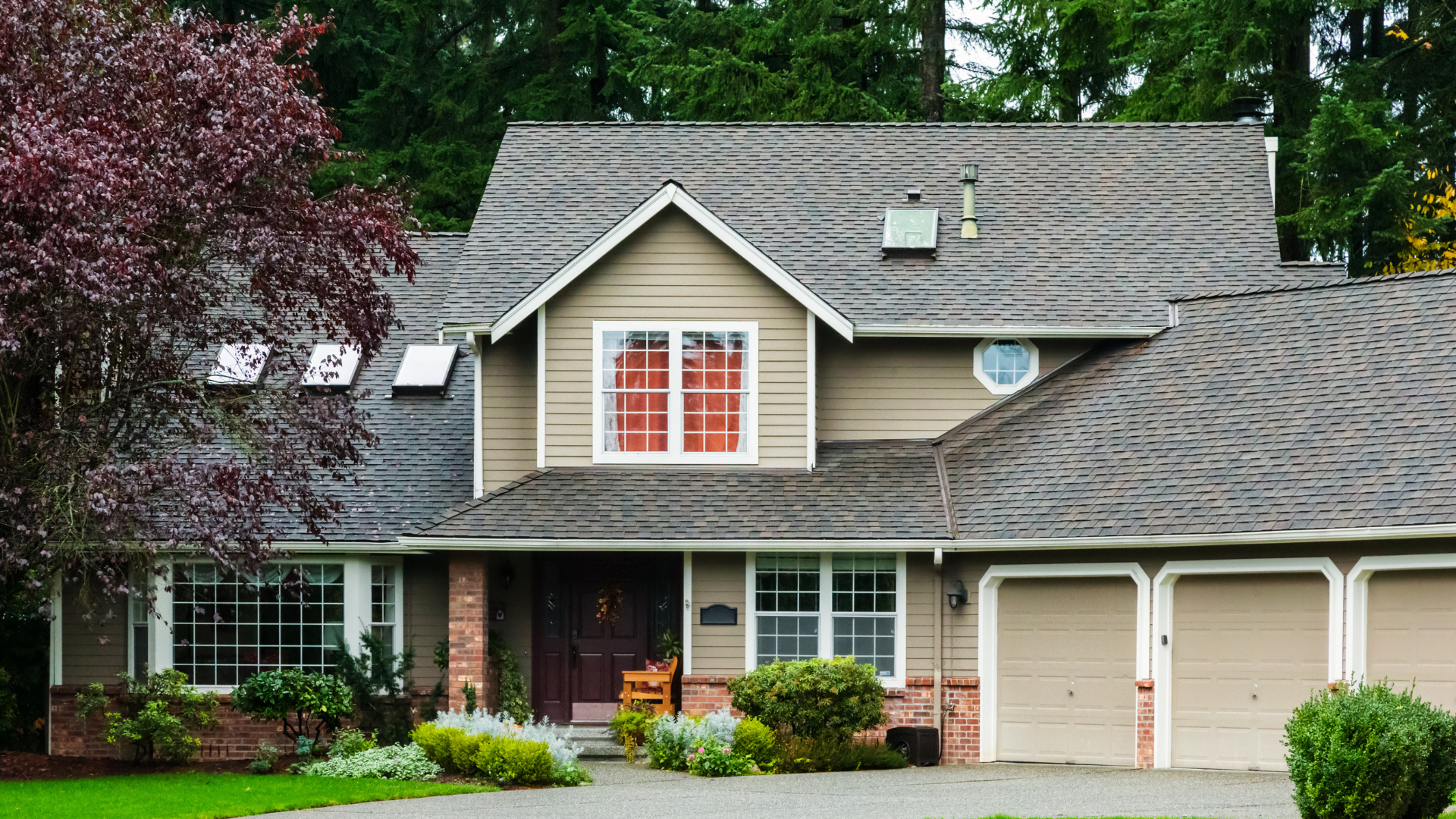 traditional-american-home-exterior-fall